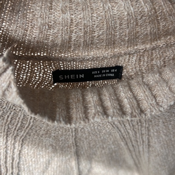 Turtle neck split side sweater - Picture 2 of 3